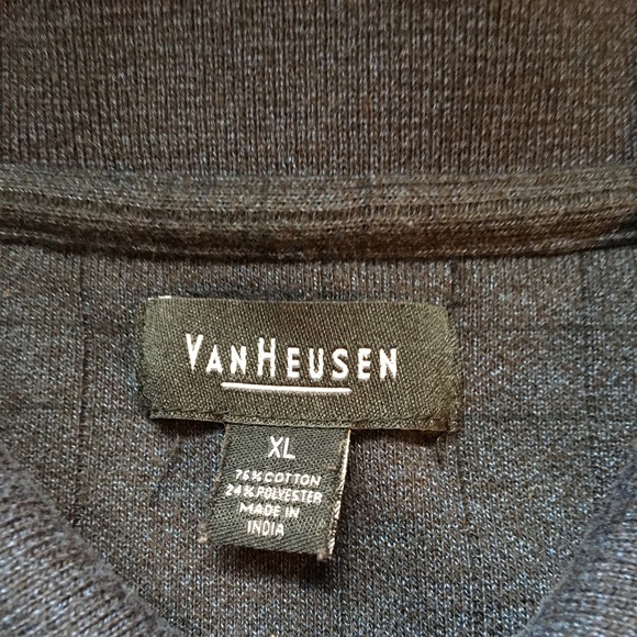 Van Heusen.  Gray Long Sleeve Collared Shirt.  XL - Picture 4 of 11